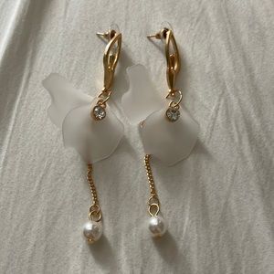 Long Earring with White Petals and Pearl Bead